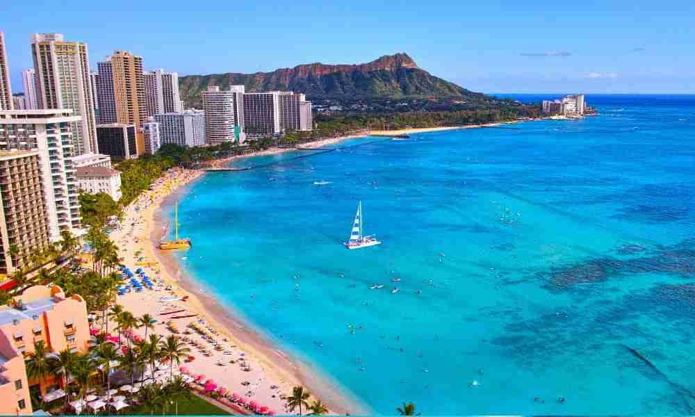Aerial view of Waikiki Beach and Diamond Head in Honolulu, Hawai'i.